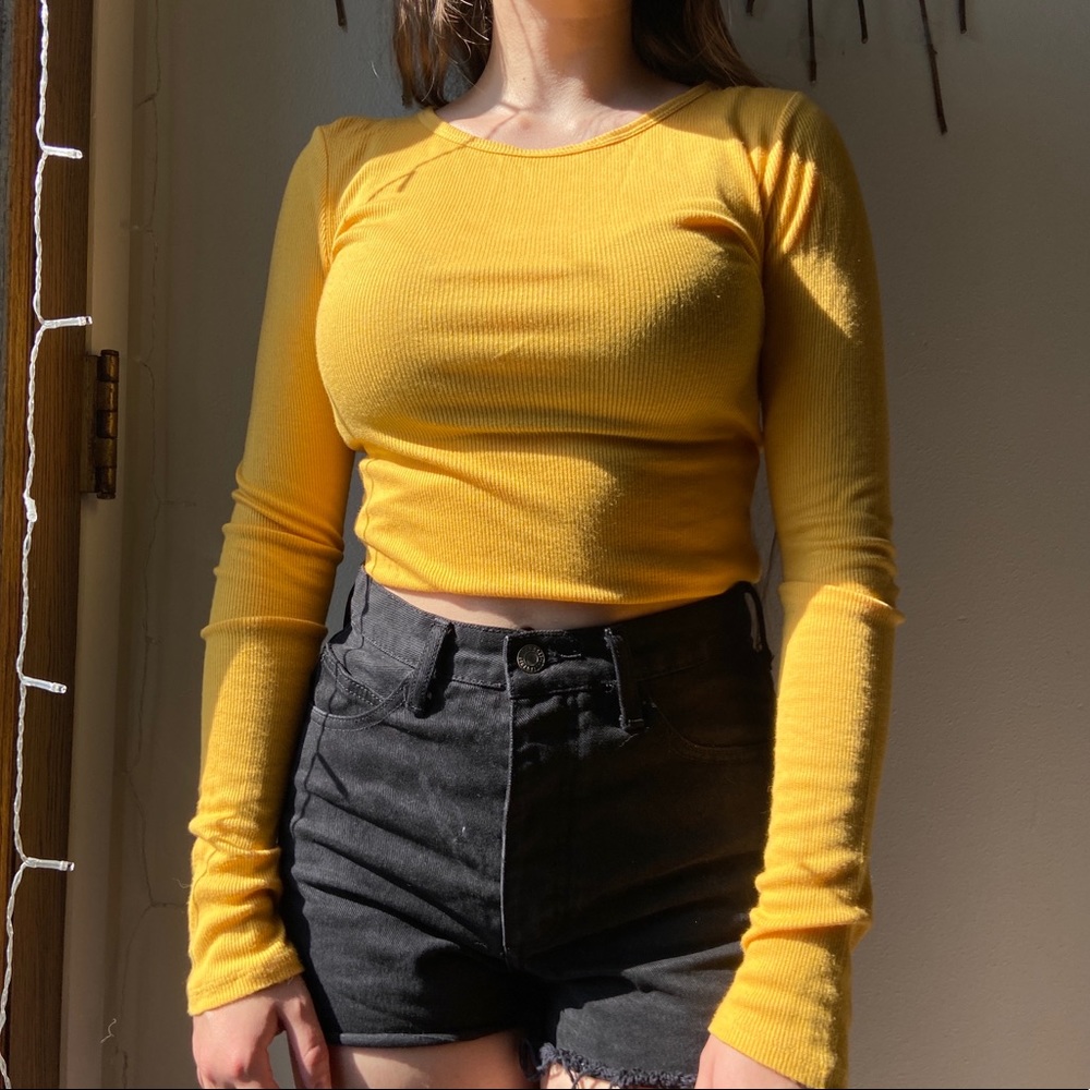 Ribbed yellow long-sleeve
